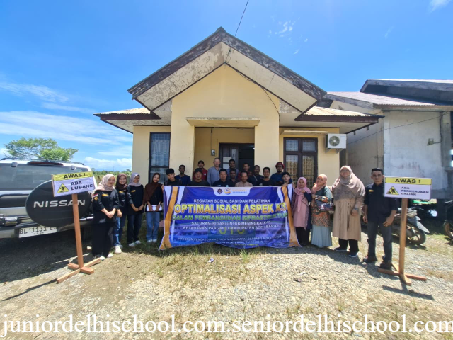 Dosen UTU Ubah Sampah Pesisir Aceh Barat Jadi Desa Wisata